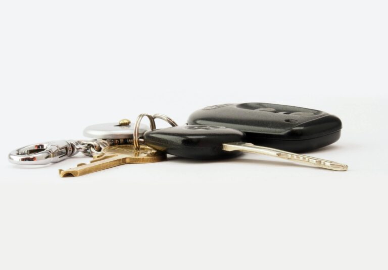 Car key fob vulnerable to relay theft - vulnerable to relay theft, protected by Faraday shielding